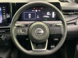 インテリアに合わせたデザインのステアリングは、運転される方のことも考え、運転しやすい形状、大きさです。是非一度、実際に触ってお確かめください。