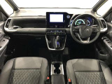 高いホールド性で運転姿勢が安定します。長距離ドライブでも疲れにくいのが魅力です。快適なドライビングライフをお送りください♪