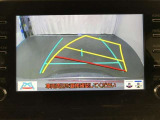 【バックモニター】駐車時に後方がリアルタイム映像で確認できます。大型商業施設や立体駐車場での駐車時や、夜間のバック時に大活躍!運転スキルに関わらず、今や必須となった装備のひとつです!