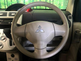 インテリアに合わせたデザインのステアリングは、運転される方のことも考え、運転しやすい形状、大きさです。是非一度、実際に触ってお確かめください。