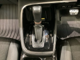 「e:HEV」は、モーター走行を中心にしながら電気エネルギーやエンジン動力を最も効率よく使い分けることができる賢いハイブリッドシステムです。