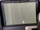 ロールサンシェイドは、太陽光を防ぐので冷房の効きを良くする効果もあるんです。エアコンを控えめにすれば燃費向上も見込めますよ。