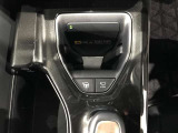 ワイヤレス充電機能で接続の手間いらず。スマートフォンなどをワイヤレスで充電可能です。