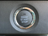 キーフリーシステムなので、エンジンスタートはブレーキペダルを踏みながらボタンを押します。鍵が運転席周りにあることが条件で、鍵をさしたり抜いたりする必要がありません。
