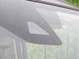 【三菱e-Assist】走行中に前方の車両等を認識し、衝突しそうな時は警報とブレーキで衝突回避と被害軽減をアシスト。より安全にドライブをお楽しみいただけます。