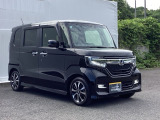 HONDA独自のセンターレイアウト燃料タンクで、見た目以上に室内は広々です。タイヤが四隅に配置されているので、車内が広くなっています。