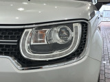 LEDヘッドライトは、点灯の瞬間から最大光量を発揮し、突然暗くなるトンネルなどでの安定感を高めます。