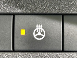【ステアリングヒーター】冬場に冷たくなりやすい革巻きステアリングを、スイッチ一つで素早く適温に!エアコンよりも早く温まってくれるので、寒い日の運転も快適になりますね♪