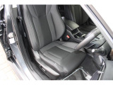 GT EXの運転席シートはロングドライブでも疲れを感じさせない少し硬めのシートを採用、シート形状でドライバーを支えるのでロングドライブにも最適です!