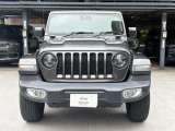 jeep伝統の7スロットグリルです。