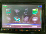 CD/DVD/ミュージックサーバー接続などの機能を装備★