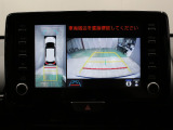 【パノラミックビューモニター】車両の前後,左右4つのカメラで映した周囲の映像をナビゲーション画面に表示します♪停めにくい駐車場や狭い道路でもドライバーの死角を減らすことで運転をサポート!