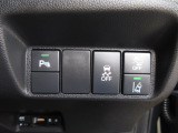 パーキングセンサーや横滑りを防ぐVSA等のスイッチ類は運転席の右側、手の届きやすい位置にあります。