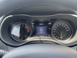 メーター中央にはマルチビューディスプレイ。車両に関するさまざまなデータをスクロールしてフルカラーで確認できます。