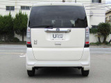 車庫入れが苦手な方も安心してください。バックカメラが付いています!