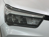 LEDヘッドライトは、点灯の瞬間から最大光量を発揮し、突然暗くなるトンネルなどでの安定感を高めます。
