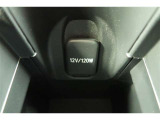 【アクセサリーソケット】12Vのカー用品等の電源供給が可能です。