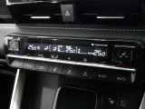 車内の温度管理に便利なオートエアコン☆