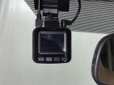 ドライブレコーダー装着車両です