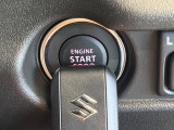 【Hondaスマートキー】カバンやポケットに入れたままでもドアの施錠・解錠が可能なスマートキーを装備。エンジンのオン・オフ時もカギを取り出す必要が無いからとっても便利です♪
