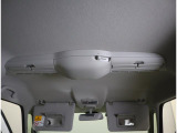 前席上部に付いているスリムサーキュレーターで室内の空気を循環させエアコンの効きをサポート☆後席でも快適にお過ごしいただけます♪