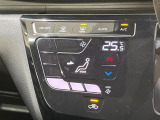 【オートエアコン】一度お好みの温度に設定すれば、車内の温度を検知し風量や温度を自動で調整。暑い&hellip;寒い&hellip;と何度もスイッチ操作をする必要はありません。快適な車内空間には必須の機能ですね♪