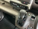 発進時から滑らかに加速する無段階変速のCVTはストップ&ゴーの多い街の中も快適です