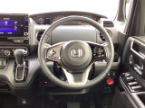 視認性の良いメーターで、運転中も情報がひと目で確認できて安心。見やすさにこだわったデザインで、毎日のドライブがもっと快適に
