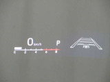 カラーヘッドアップディスプレイ付き。少ない視線移動で情報を確認できるので、運転の疲労軽減に繋がりますよ♪