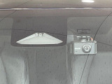 【トヨタセーフティセンス】走行中に前方の車両等を認識し、衝突しそうな時は警報とブレーキで衝突回避と被害軽減をアシスト。より安全にドライブをお楽しみいただけます。