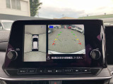 アラウンドビューモニター 駐車場での車庫入れや狭い道路での走行にカメラで確認が出来るので安心です。