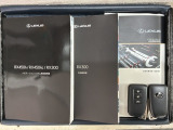 スマートキーは鍵をバッグに入れたままでもドアロックの開閉やエンジンのON・OFFができます。夜間や雨の日も鍵を探さなくて良いので便利です。
