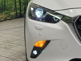 【LEDヘッドライト】悪天候や夜間走行時も良好な視界を確保し安心して運転できる高輝度LEDヘッドライトを装備!点灯速度が早く、消費電力も抑えられています。