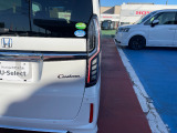 ハンドルの左にはオーディオコントロールボタンと右側にはホンダセンシング機能の設定ボタンがありハンドルを握ったまま操作が出来てラクラク♪