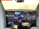 機能的なコックピット。快適な運転を楽しめます。