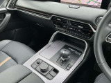 走行中の視線移動を少なくしたレイアウト。安心して運転に集中できるマツダ独自の運転環境。