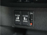 ◆両側電動スライドドア◆狭い駐車場でも乗り降りが楽々♪お子様が隣の車にドアを当ててしまう心配もございません!小さなお子様連れの方もこれで安心。