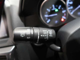 AUTOライトに加え、ワイパーもAUTO機能付き。雨を検知して自動的にワイパーが作動。トンネルの多い高速道路などで大変便利な機能です。