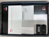 スマートキーは鍵をバッグに入れたままでもドアロックの開閉やエンジンのON・OFFができます。夜間や雨の日も鍵を探さなくて良いので便利です。