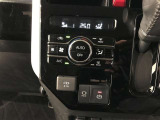 【オートエアコン】一度お好みの温度に設定すれば、車内の温度を検知し風量や温度を自動で調整してくれます。