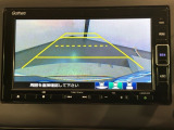 リバースギアに入れるだけで後方の表示へ切り替わります。夜間や雨の日の駐車も楽になりますよ。