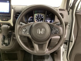 ハンドルにHondaセンシング系のクルーズコントロールやレーンキープアシストなどのスイッチと、オーディオの操作スイッチが装備されています。ハンドルから手を離さず安全に操作できます。