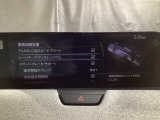 ハンドル操作をアシストすることにより車線からの逸脱回避を支援します。
