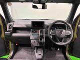 美しいデザインの運転席空に加えてUV&IRカット機能付きフロントガラスの面積や位置取りが良く、前方・右前・左前方向の視認性がいいですよ!