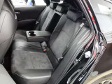 当店では専任のメカニックが大切なお客様のお車を一台一台丁寧に整備いたします。自社認証工場にてリフトアップし下回りまでキッチリ検査いたします。
