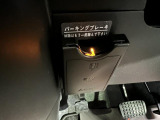 有料道路の料金所をノンストップで通過できる便利なETCが付いています。