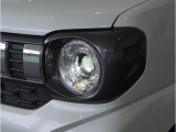 【ヘッドライト】省電力で長寿命の明るく運転しやすいLEDヘッドランプです。明るく照らすので暗い夜道からお客様を守ってくれます。お近くのスズキ自販島根までお越しください。