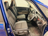 操作性に優れた運転席となります!小物入れや各ボタンの配置にこだわり、使いやすいです!座り心地もよく視認性も良好なのでロングドライブもお任せ下さい!