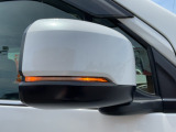 オシャレさと視認性を兼ね備えたLEDミラーウインカー♪