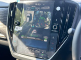 【マルチテレインモニター】車のフロントやサイドのカメラ画像を同時にモニター表示することで、悪路や狭い道を走行時でも周囲の状況確認ができ安心!本格SUVにうれしい装備です♪